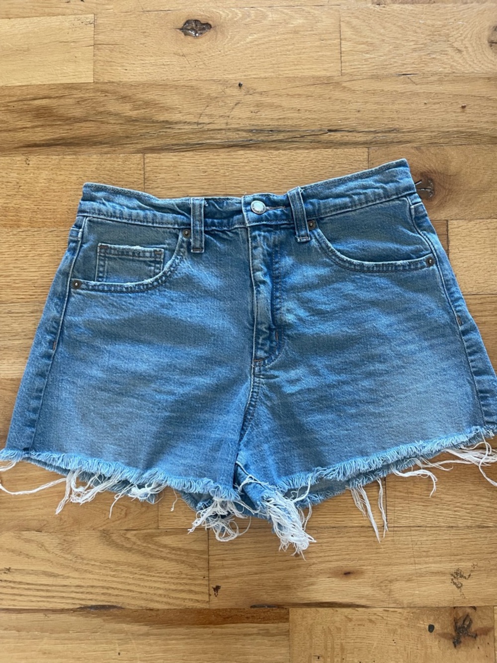 Universal Thread size 6 90’s cut off shorts